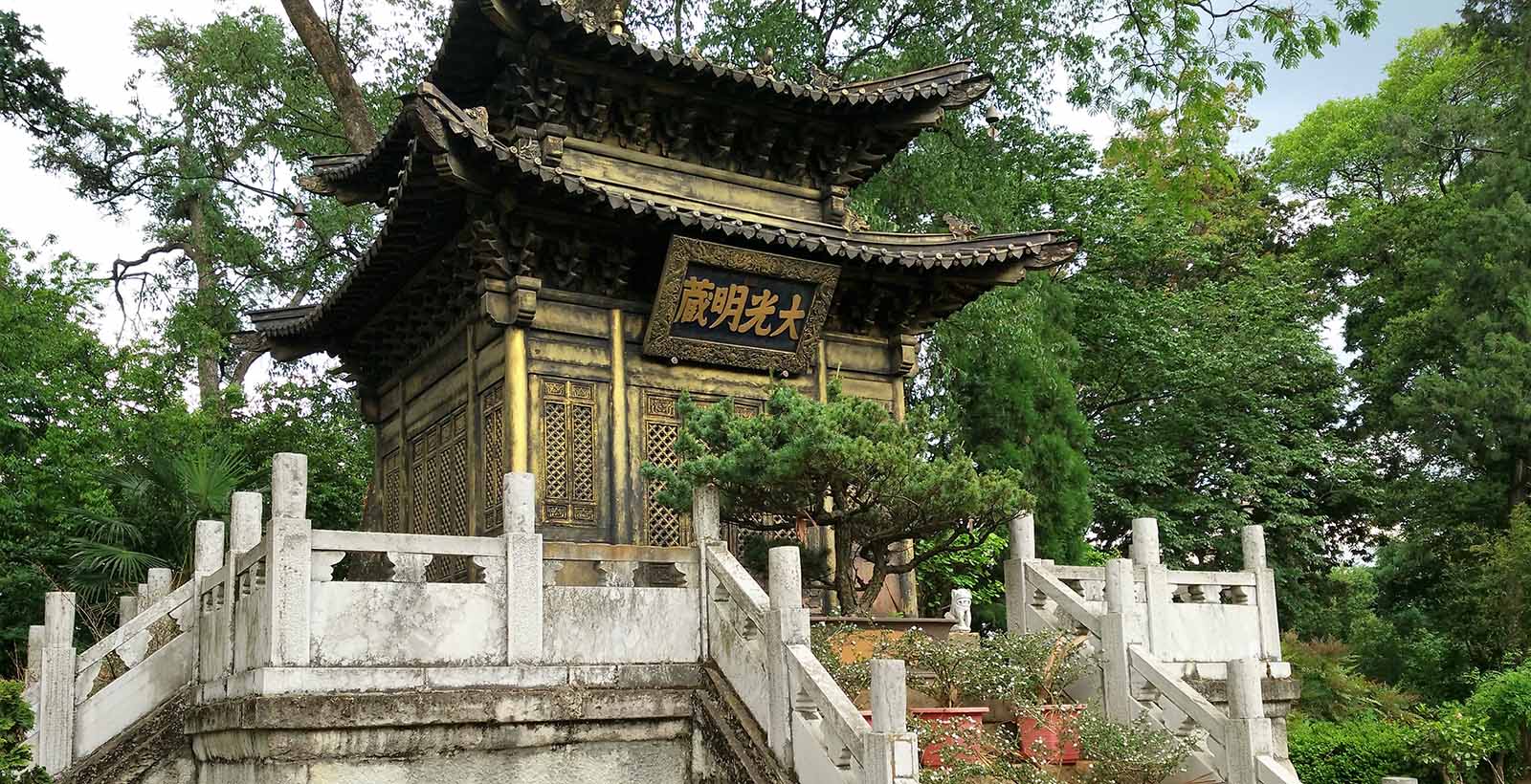 Golden-Temple-Park-Kunming-ivivu-3