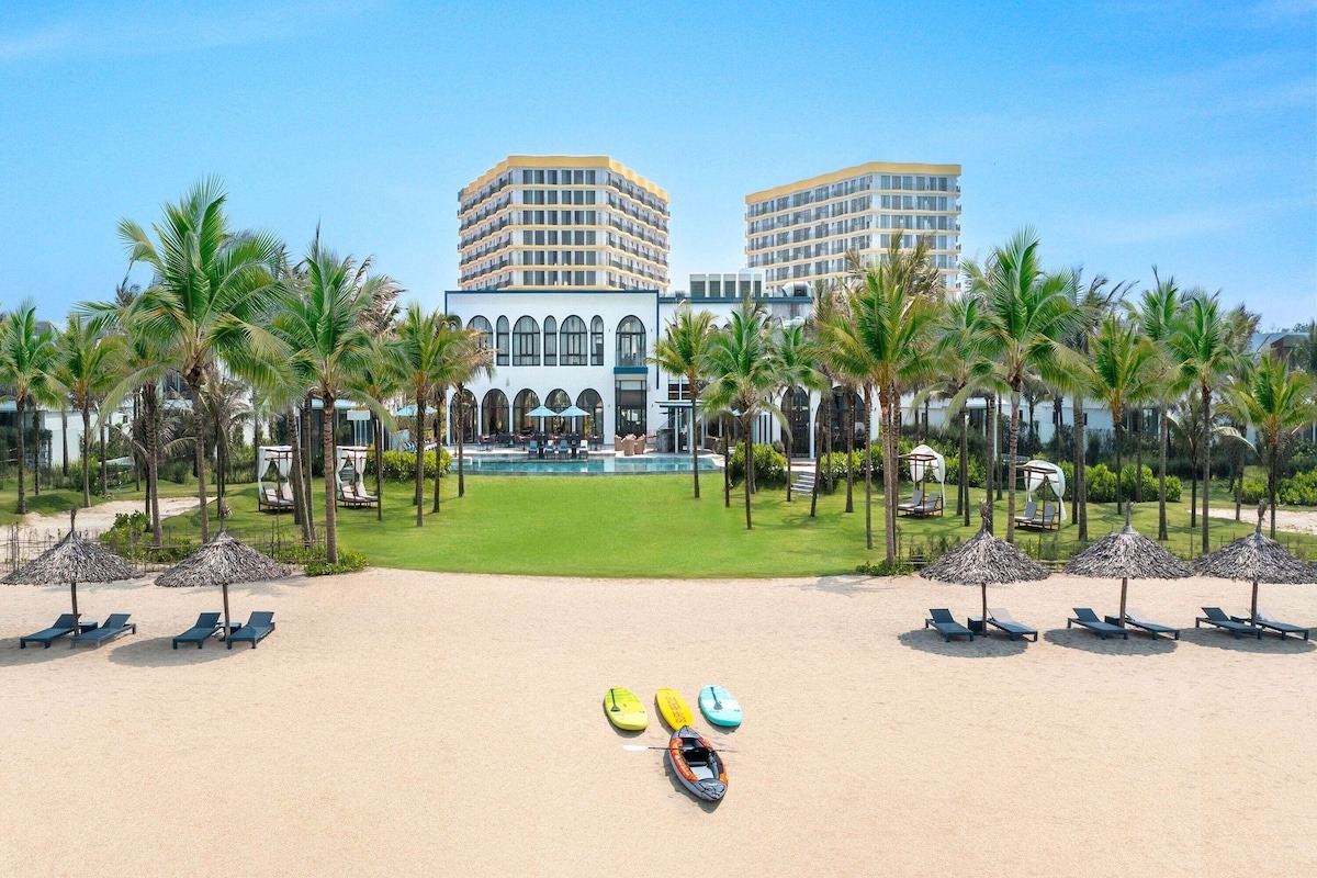 Wyndham-Royal-Beachfront-ivivu