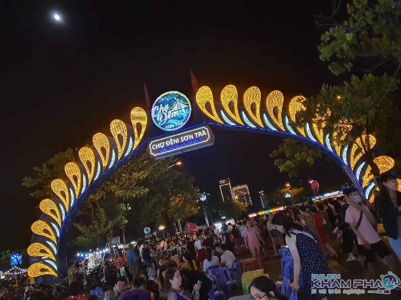 Chợ đêm Sơn Trà nổi tiếng của du lịch Đà Nẵng