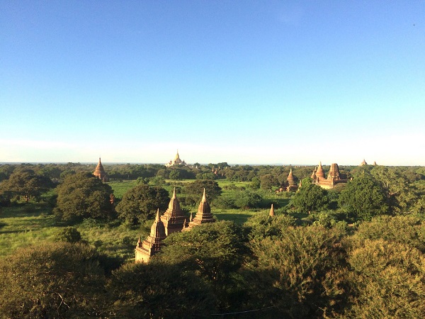 Một góc Bagan chìm trong nốt trầm của những đền đài xưa cũ - Ảnh:Bông Mai