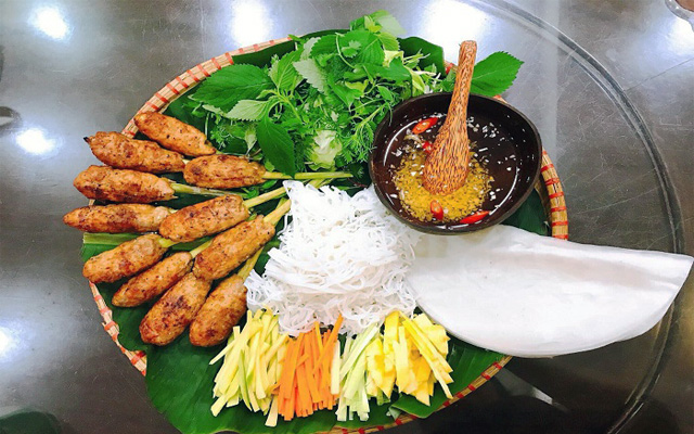 Nem nướng Nha Trang là một món ăn đặc sản của thành phố biển