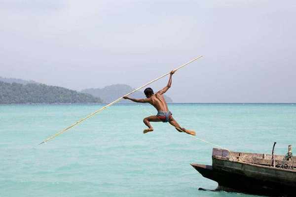 Cuộc sống thường nhật của "Người cá" bản địa Moken, quần đảo Mergui, Myanmar. Nguồn ảnh: Best Andaman Travel