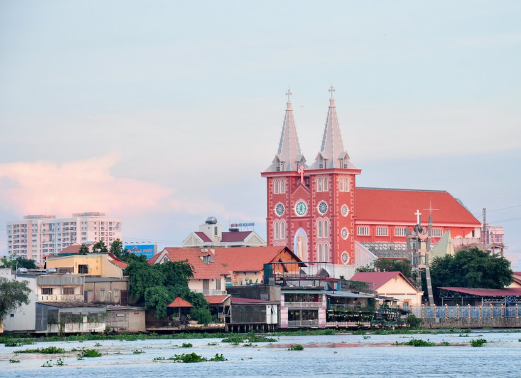 NHIỀU ĐIỂM DU LỊCH THÚ VỊ DỌC SÔNG SÀI GÒN - Ảnh 9. Fatima Bình Triệu là một nhà thờ xinh đẹp, duyên dáng nằm ở ven sông Sài Gòn - Ảnh: VÕ LINH