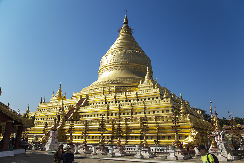 shwezigon-ngoi-chua-dat-vang-dau-tien-va-linh-thieng-nhat-o-myanmar-ivivu-13