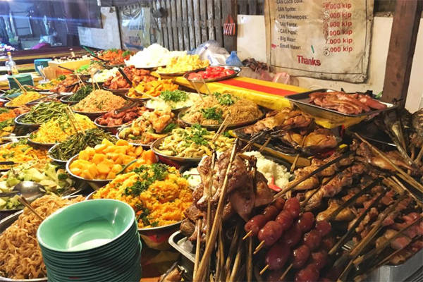 Đồ ăn Lào khá hợp khẩu vị người Việt Nam. 
