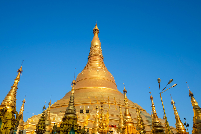 Chùa Shwedagon ở Yangon, Myanmar được xây dựng trên ngọn đồi thiêng Singuttara, diện tích gần 50.000 m2. Dù đứng ở đâu trong thành phố, bạn cũng có thể nhìn thấy ngọn tháp cao đến 99 m. Đây là công trình Phật giáo linh thiêng bậc nhất ở Myanmar. Chùa Shwedagon ở Yangon, Myanmar được xây dựng trên ngọn đồi thiêng Singuttara, diện tích gần 50.000 m2. Dù đứng ở đâu trong thành phố, bạn cũng có thể nhìn thấy ngọn tháp cao đến 99 m. Đây là công trình Phật giáo linh thiêng bậc nhất ở Myanmar.