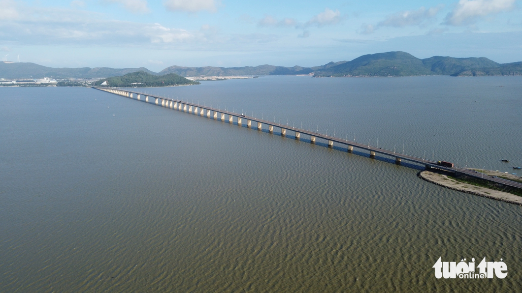 Cầu Thị Nại nối TP Quy Nhơn và bán đảo Phương Mai, bắc qua đầm Thị Nại - Ảnh: LÂM THIÊN