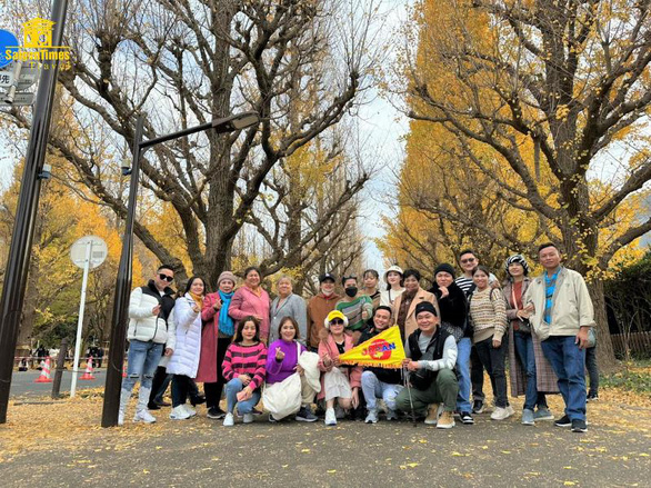 Đoàn khách SaigonTimes tham quan trường đại học Tokyo mùa thu